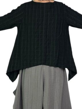 Eleven Stitch  Design Loose Black Long Sleeve Cropped Top